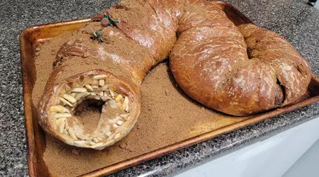 "Ho fatto lo Spicy Shai Khulud ripieno di cannella e chiodi di garofano!": le foto scioccanti di un esperimento culinario che spaventa e attrae allo stesso tempo