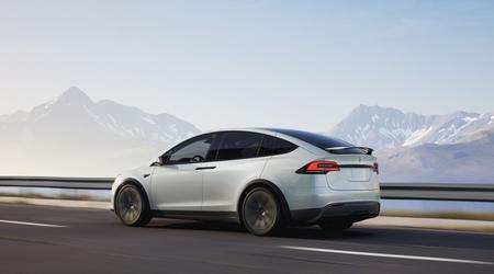 Tesla chiede ai residenti del Texas di non caricare le auto elettriche e i minatori hanno dovuto chiudere le fattorie, tutto a causa del calore anomalo