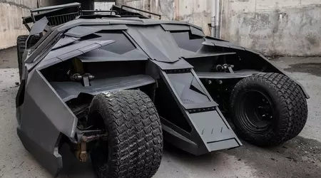 I vietnamiti hanno creato una Batmobile con pannelli blindati, una velocità massima di 104 km/he un motore elettrico