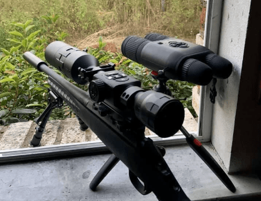 Binocolo tattico ATN BinoX 4K
