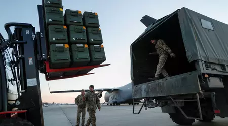 Joe Biden annuncia un nuovo pacchetto di aiuti militari da 460.000.000 di dollari per l'Ucraina: cosa include