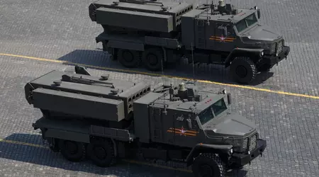 Per la prima volta, i russi hanno mostrato un filmato dell'uso del sistema di lanciafiamme pesanti TOS-2 con missili termobarici