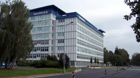 I dipendenti Foxconn a Zhengzhou lavorano straordinari mentre inizia la produzione di massa dell'iPhone 17