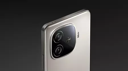 L'iQOO Neo 10R è presentato nel colore MoonKnight Titanium.