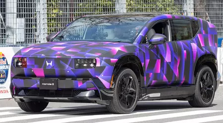 Max Verstappen fa un giro al volante del SUV Honda 0, ancora in fase di lancio.