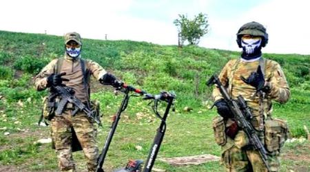 Le truppe russe usano ancora scooter elettrici negli assalti alle postazioni ucraine