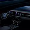 Anteprima della Rolls-Royce Spectre Black Badge del 2025 in movimento