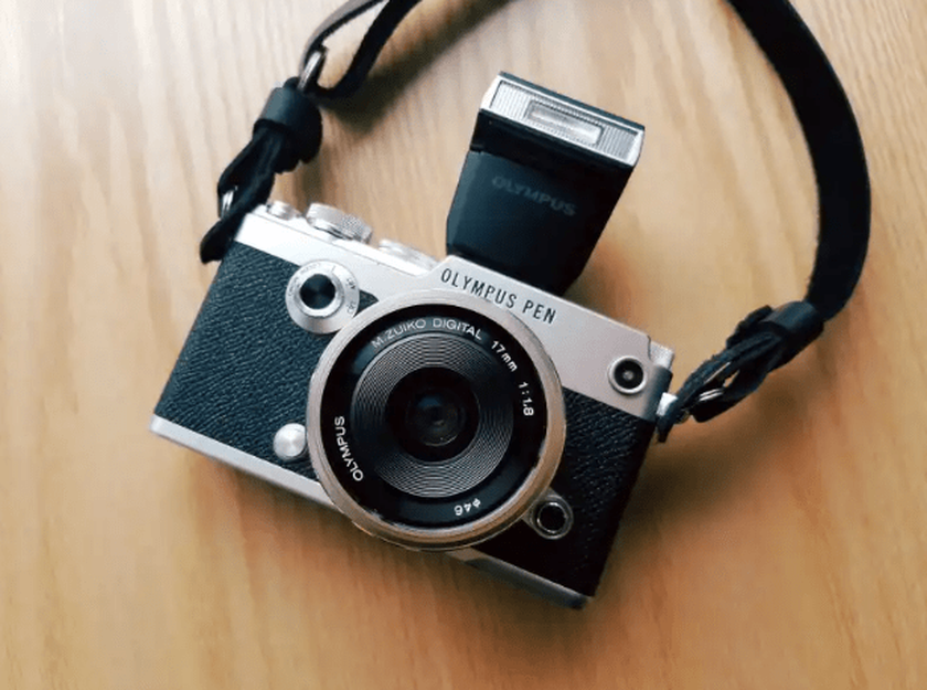 Olympus PEN-F macchina fotografica stile analogico