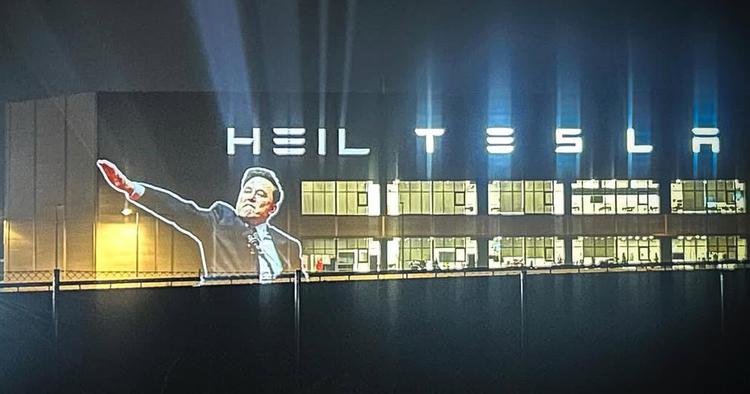 Il saluto nazista di Musk è ...