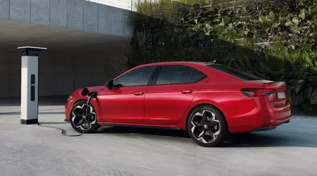 Skoda ha presentato la Superb Hatch iV ibrida plug-in: 120 km di autonomia a energia elettrica