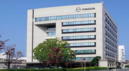 Mazda costruirà un impianto in Giappone per la produzione di batterie cilindriche agli ioni di litio Panasonic