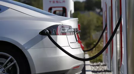 Seguendo l'esempio di Apple: Tesla ha rimosso il caricabatterie dalla consegna delle sue auto elettriche