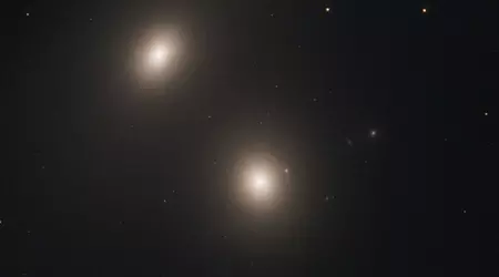 Hubble trova un'altra galassia radio con un nucleo attivo e un buco nero supermassiccio