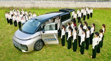 42 persone entrano nel minivan Geely Galaxy V900