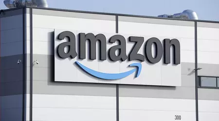 Amazon ha introdotto nei magazzini robot dotati di intelligenza artificiale che accelerano l'elaborazione degli ordini del 25%.