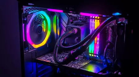 5 componenti per computer con illuminazione RGB