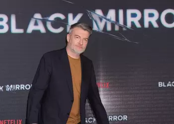 L'autore di "Black Mirror" Charlie Brooker ...