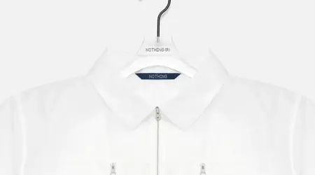 Dopo gli smartphone e le cuffie, Nothing ha iniziato a produrre vestiti e birra
