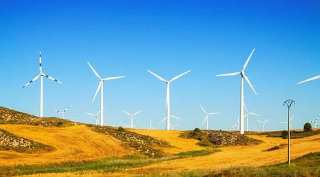 I prezzi dell'elettricità nel Regno Unito scendono sotto lo zero grazie alla produzione record di energia eolica