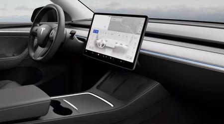 Tesla offre un kit di illuminazione interna OEM per la Model Y a 220 dollari, ma solo in Cina