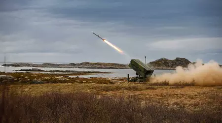 Gli Stati Uniti trasferiranno sei sistemi NASAMS, droni Puma, sistemi missilistici a guida laser e decine di migliaia di proiettili in Ucraina come parte di un pacchetto di aiuti militari da 2,98 miliardi di dollari