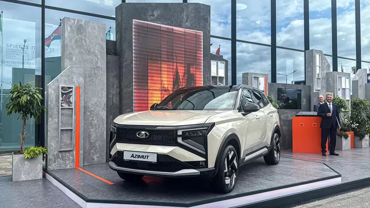 AvtoVAZ ha presentato la LADA Azimut, ...
