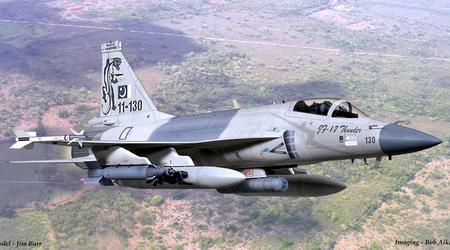L'Azerbaigian riceve i primi caccia JF-17C sino-pakistani