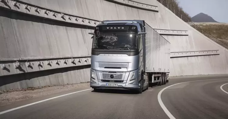 Volvo Trucks ha introdotto il sistema ...