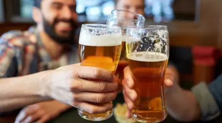 Gli scienziati hanno creato un gel commestibile a base di oro e argento che previene l'intossicazione da alcool