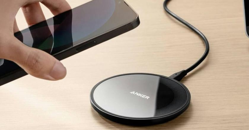 Caricatore wireless Anker 315 che funziona con otterbox defender