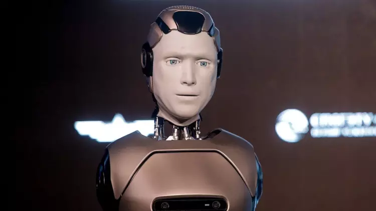 Boston Dynamics è teso, Optimus è ...