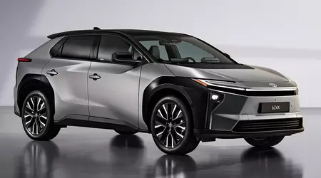 Toyota aggiorna il suo crossover elettrico bZ4X: si ricarica più velocemente, va più lontano, tira di più