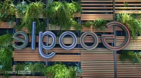 Google Foto permette di correggere i selfie specchiati su Android: la nuova funzione è ora disponibile