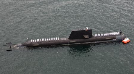Uno dei più vecchi sottomarini diesel-elettrici australiani HMAS Farncomb della classe Collins ha preso fuoco in Australia