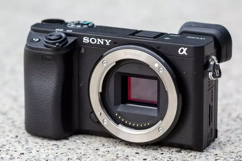 Fotocamera professionale economica Sony 6400