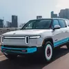 Miniatura della vista frontale di Rivian R1S Quad Miami Edition