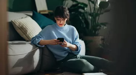 Meta mette in guardia le donne da truffatori che si spacciano per persone di successo e chiedono denaro