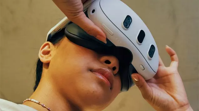 Meta chiude tre studi VR come ...