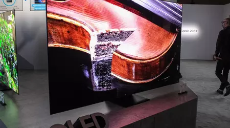 Un TV Samsung QD-OLED 4K da 77" con frame rate di 144Hz e luminosità di 2000 nits è in vendita a 4500 dollari
