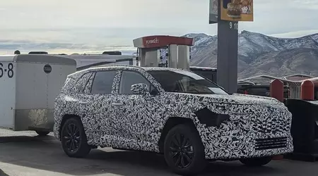 È emersa la prima foto della Toyota RAV4 2026