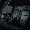 Toyota Land Cruiser 250 AT37 di profilo