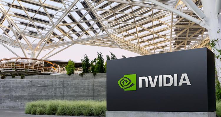 Nvidia +80% YTD 2025: segni di ...