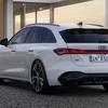 Audi A5 e-hybrid con cofano aperto