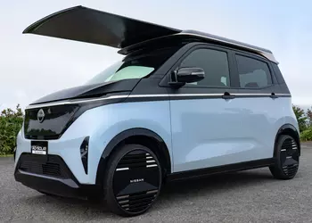 Il pannello solare retrattile di Nissan ...