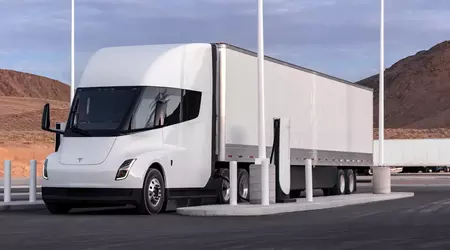 I piani per la prima stazione di ricarica Megacharger "pubblica" per i camion elettrici Tesla Semi sono stati rivelati online