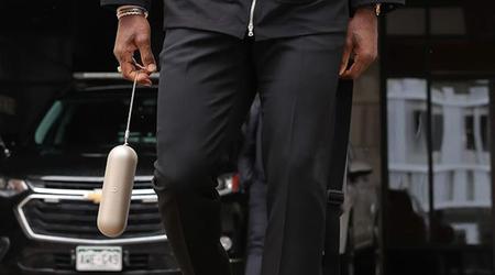 Il giocatore di basket LeBron James è stato avvistato prima di una partita con un altoparlante Apple Beats Pill, non ancora annunciato.