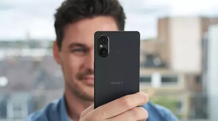 L'ammiraglia compatta Sony Xperia 5 V con chip Snapdragon 8 Gen 2 e fotocamera da 52 MP ha iniziato le vendite in Germania, Francia, Spagna e altri paesi europei.