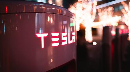 Tesla coinvolge Apple in un contenzioso sull'incidente mortale con il pilota automatico