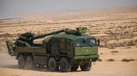 La Danimarca ha ricevuto i primi obici semoventi ATMOS e i lanciarazzi multipli PULS con una gittata fino a 300 chilometri.
