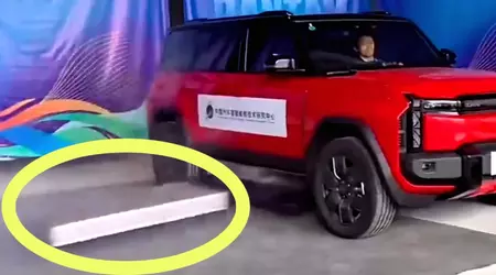 Gli ingegneri cinesi hanno proposto di lanciare le batterie delle auto elettriche in caso di incendio